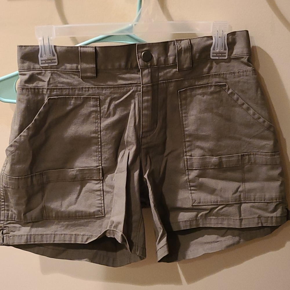 Green hikong shorts